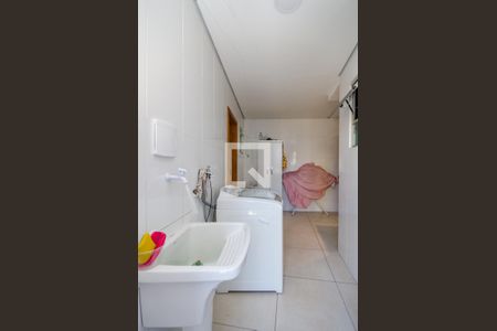 Casa para alugar com 486m², 4 quartos e 5 vagas Casa para alugar com 486m², 4 quartos e 5 vagasÁrea de Serviço