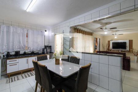 Casa à venda com 220m², 3 quartos e 3 vagas Casa à venda com 220m², 3 quartos e 3 vagasCozinha