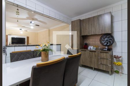 Casa à venda com 220m², 3 quartos e 3 vagas Casa à venda com 220m², 3 quartos e 3 vagasCozinha