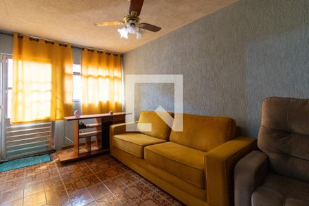 Casa à venda com 220m², 3 quartos e 3 vagas Casa à venda com 220m², 3 quartos e 3 vagasCasa 2 - Sala