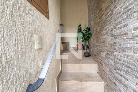 Casa à venda com 360m², 3 quartos e 6 vagas Casa à venda com 360m², 3 quartos e 6 vagasEscada