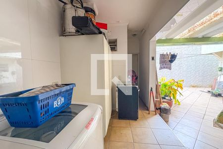 Casa à venda com 360m², 3 quartos e 6 vagas Casa à venda com 360m², 3 quartos e 6 vagasÁrea de Serviço