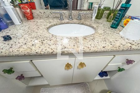 Casa à venda com 360m², 3 quartos e 6 vagas Casa à venda com 360m², 3 quartos e 6 vagasBanheiro Social