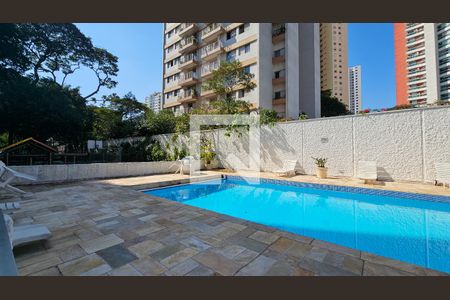 Apartamento à venda com 182m², 3 quartos e 2 vagas Apartamento à venda com 182m², 3 quartos e 2 vagasÁrea comum - Piscina