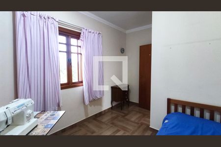 Casa à venda com 250m², 3 quartos e 3 vagas Casa à venda com 250m², 3 quartos e 3 vagasQuarto 2