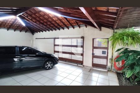 Casa à venda com 250m², 3 quartos e 3 vagas Casa à venda com 250m², 3 quartos e 3 vagasGaragem