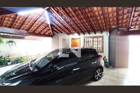 Casa à venda com 250m², 3 quartos e 3 vagas Casa à venda com 250m², 3 quartos e 3 vagasGaragem