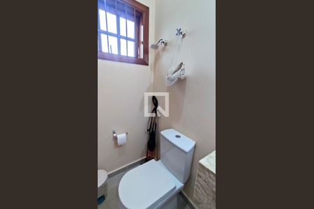 Casa à venda com 250m², 3 quartos e 3 vagas Casa à venda com 250m², 3 quartos e 3 vagasLavabo