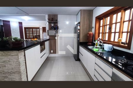 Casa à venda com 250m², 3 quartos e 3 vagas Casa à venda com 250m², 3 quartos e 3 vagasCozinha