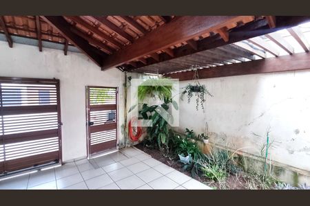 Casa à venda com 250m², 3 quartos e 3 vagas Casa à venda com 250m², 3 quartos e 3 vagasGaragem