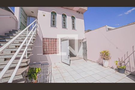 Casa para alugar com 90m², 2 quartos e 3 vagasFachada