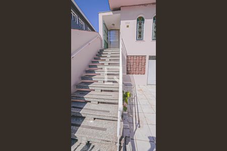 Casa para alugar com 90m², 2 quartos e 3 vagasEscada