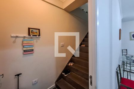 Casa à venda com 216m², 3 quartos e sem vaga Casa à venda com 216m², 3 quartos e sem vagaescada