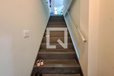 Casa à venda com 216m², 3 quartos e sem vaga Casa à venda com 216m², 3 quartos e sem vagaescada