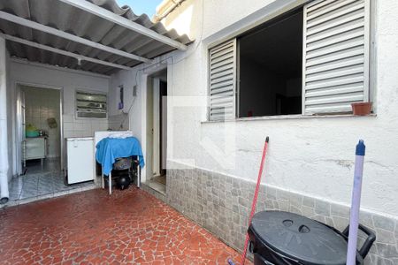 Casa à venda com 180m², 3 quartos e 2 vagasQuintal - Casa 2
