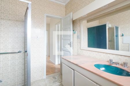 Casa à venda com 200m², 5 quartos e 4 vagasBanheiro social 