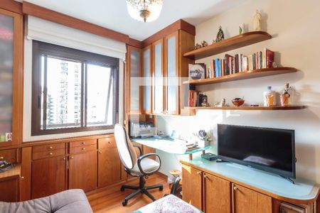 Apartamento à venda com 255m², 3 quartos e 3 vagas Apartamento à venda com 255m², 3 quartos e 3 vagasSuíte 2