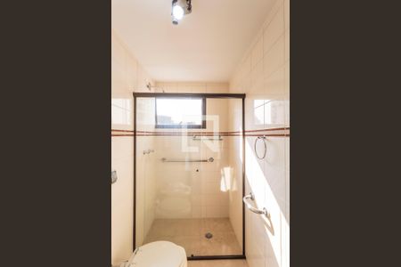 Apartamento à venda com 255m², 3 quartos e 3 vagas Apartamento à venda com 255m², 3 quartos e 3 vagasBanheiro da Suíte 1