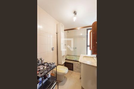 Apartamento à venda com 255m², 3 quartos e 3 vagas Apartamento à venda com 255m², 3 quartos e 3 vagasBanheiro da Suíte 3