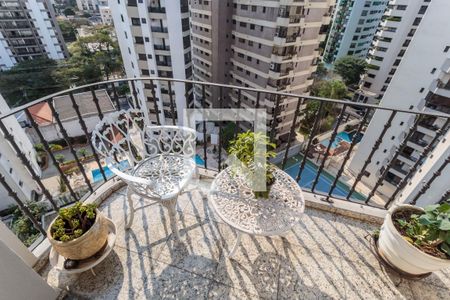 Apartamento à venda com 255m², 3 quartos e 3 vagas Apartamento à venda com 255m², 3 quartos e 3 vagasVaranda