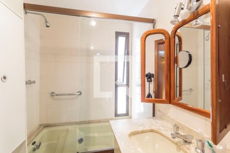 Apartamento à venda com 255m², 3 quartos e 3 vagas Apartamento à venda com 255m², 3 quartos e 3 vagasBanheiro da Suíte 3