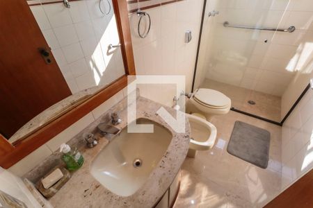 Apartamento à venda com 255m², 3 quartos e 3 vagas Apartamento à venda com 255m², 3 quartos e 3 vagasBanheiro da Suíte 1