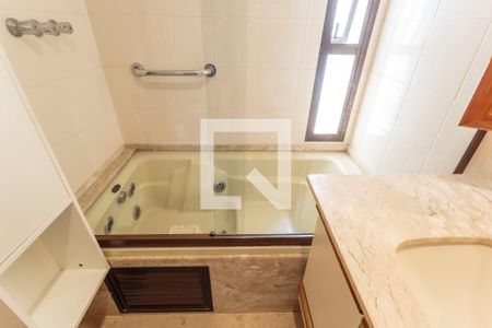 Apartamento à venda com 255m², 3 quartos e 3 vagas Apartamento à venda com 255m², 3 quartos e 3 vagasBanheiro da Suíte 3