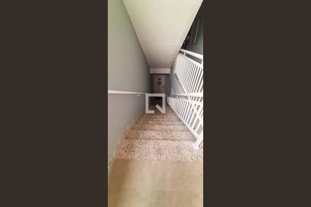 Apartamento para alugar com 65m², 2 quartos e sem vagaEscadas