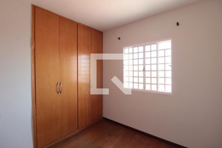 Casa para alugar com 100m², 3 quartos e 2 vagasQuarto 2
