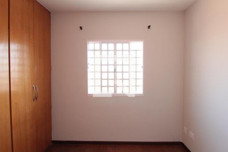 Casa para alugar com 100m², 3 quartos e 2 vagasQuarto 2