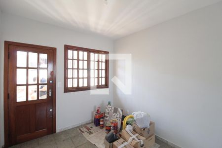Casa para alugar com 100m², 3 quartos e 2 vagasSala