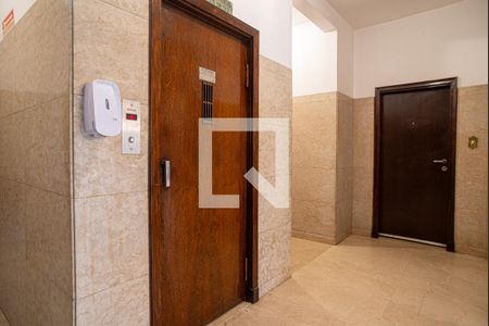 Área comum - Elevador de apartamento para alugar com 3 quartos, 180m² em Bela Vista, São Paulo