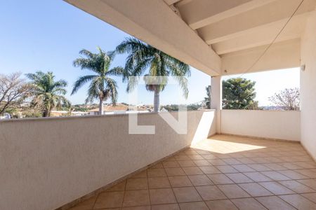 Casa à venda com 246m², 3 quartos e 4 vagasVaranda