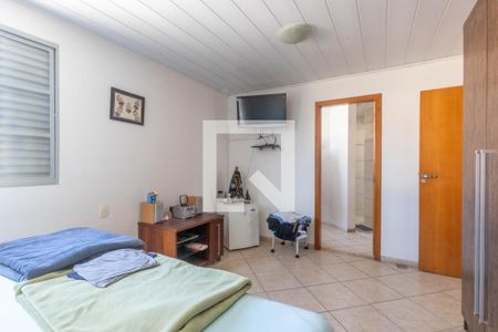 Casa à venda com 246m², 3 quartos e 4 vagasQuarto Suíte