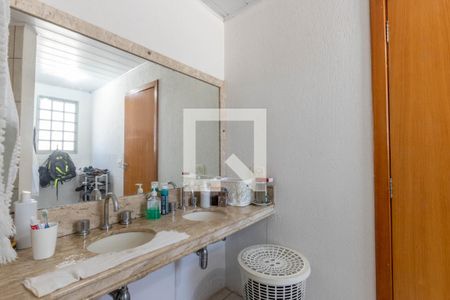 Casa à venda com 246m², 3 quartos e 4 vagasBanheiro