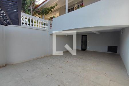 Casa à venda com 320m², 3 quartos e 2 vagasQuintal - Garagem
