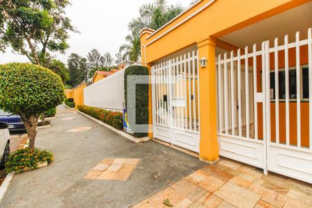 Casa de condomínio para alugar com 135m², 4 quartos e 2 vagasFachada