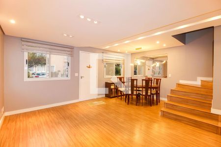 Sala de casa de condomínio para alugar com 4 quartos, 135m² em Vila Carrão, São Paulo