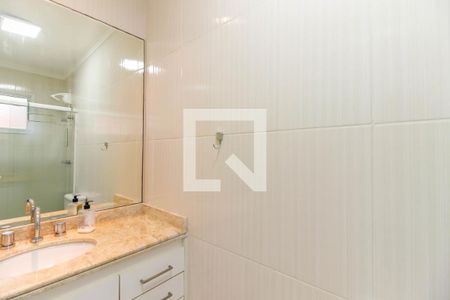 Casa de condomínio para alugar com 135m², 4 quartos e 2 vagasBanheiro da Suíte