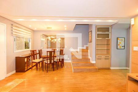 Sala de casa de condomínio para alugar com 4 quartos, 135m² em Vila Carrão, São Paulo