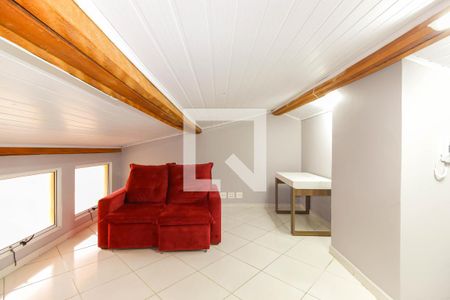 Casa de condomínio para alugar com 135m², 4 quartos e 2 vagassótão