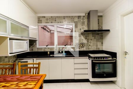 Casa de condomínio para alugar com 135m², 4 quartos e 2 vagasCozinha