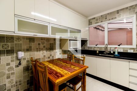 Casa de condomínio para alugar com 135m², 4 quartos e 2 vagasCozinha