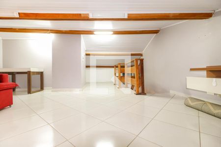 Casa de condomínio para alugar com 135m², 4 quartos e 2 vagassótão