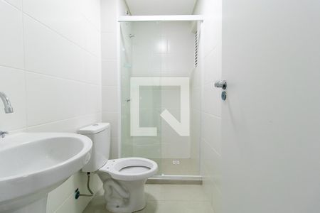Banheiro de kitnet/studio para alugar com 1 quarto, 28m² em Cidade Industrial de Curitiba, Curitiba