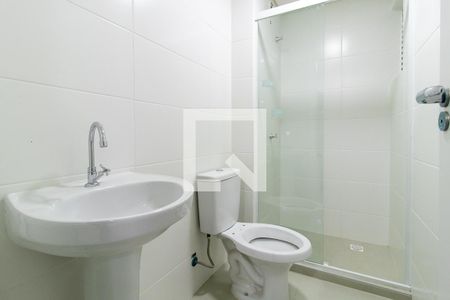 Banheiro de kitnet/studio para alugar com 1 quarto, 28m² em Cidade Industrial de Curitiba, Curitiba