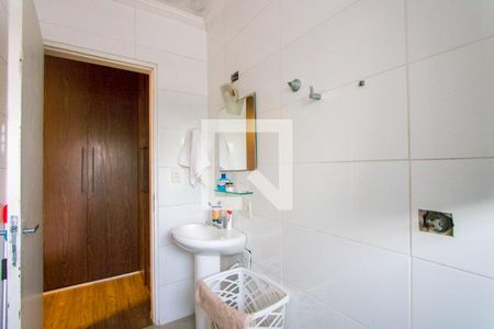 Casa à venda com 200m², 3 quartos e 3 vagasBanheiro do quarto 1