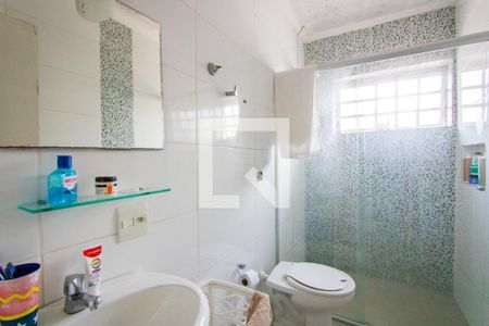 Casa à venda com 200m², 3 quartos e 3 vagasBanheiro do quarto 1