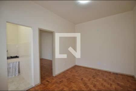 Sala de apartamento para alugar com 1 quarto, 38m² em Brás de Pina, Rio de Janeiro