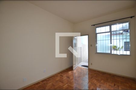 Sala de apartamento para alugar com 1 quarto, 38m² em Brás de Pina, Rio de Janeiro